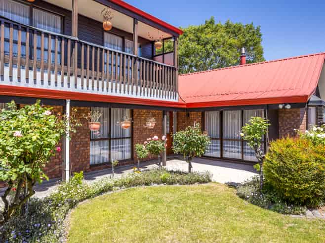 15 Yellowstone Crescent, Burwood