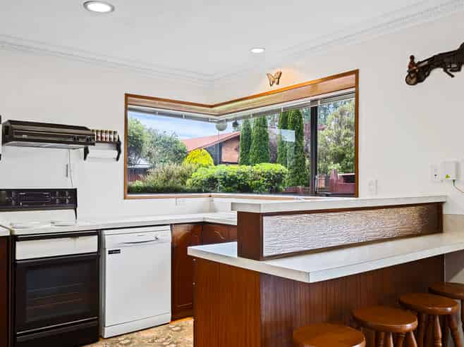 15 Yellowstone Crescent, Burwood