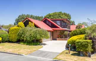 15 Yellowstone Crescent, Burwood