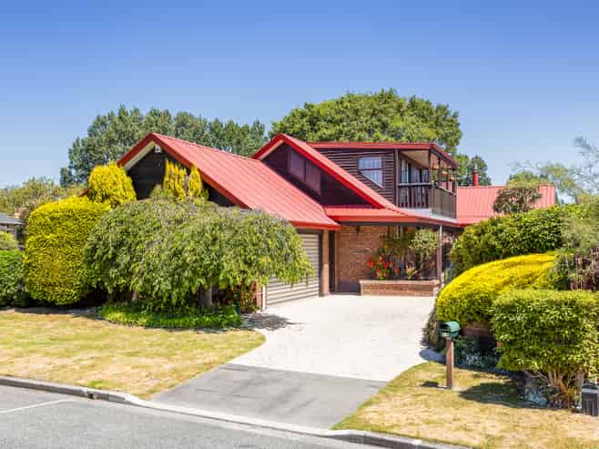 15 Yellowstone Crescent, Burwood