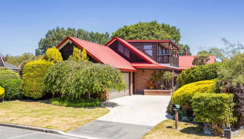 15 Yellowstone Crescent, Burwood