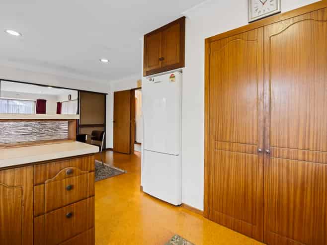 15 Yellowstone Crescent, Burwood