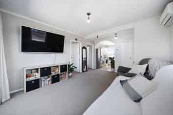 3/170 Great South Road, Drury