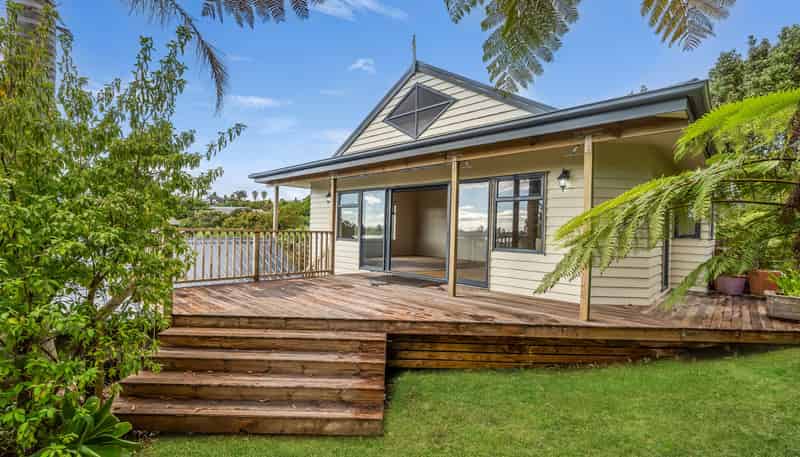 99 Main Road, Tairua
