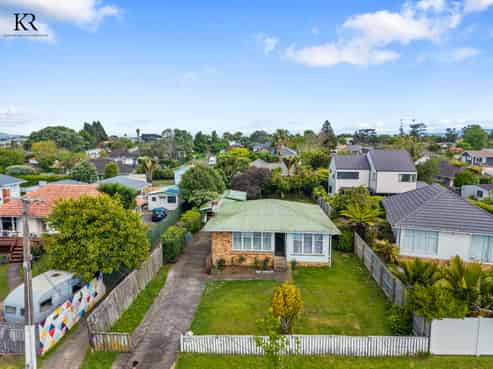 53 Waipani Road, Te Atatu Peninsula