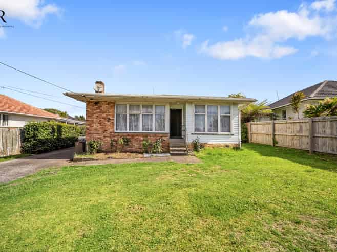53 Waipani Road, Te Atatu Peninsula