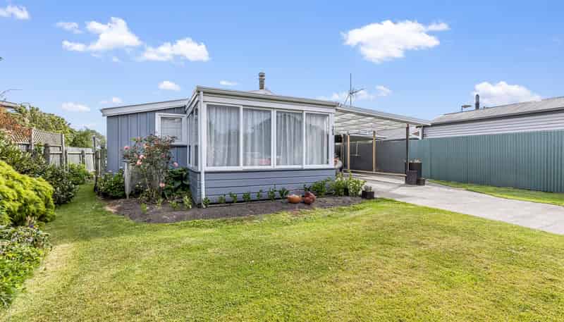 102 Pacific Drive, Southbridge