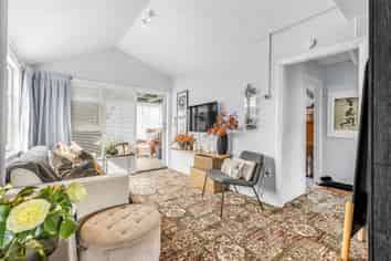 102 Pacific Drive, Southbridge