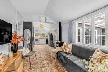 102 Pacific Drive, Southbridge