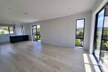 3 Te Ara Tu Para, Albany