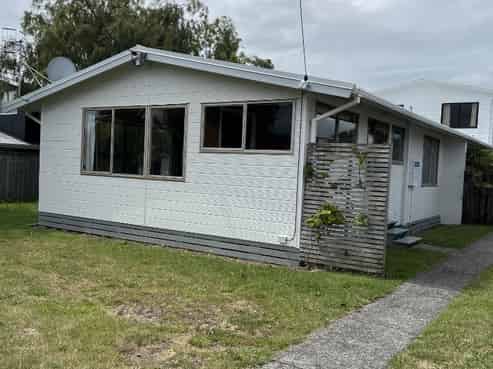 1/8 Charles Crescent, Rainbow Point