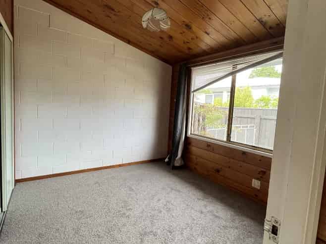 1/8 Charles Crescent, Rainbow Point