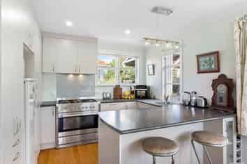 10 Benghazi Road, Panmure