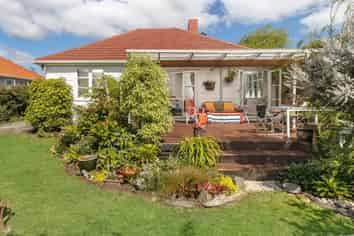 10 Benghazi Road, Panmure