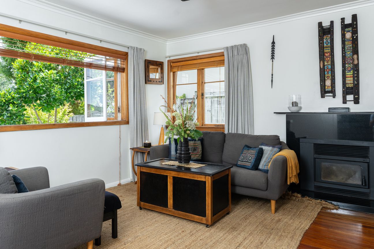 Stunning Water Views & A Beautiful Setting - Aanzicht 5