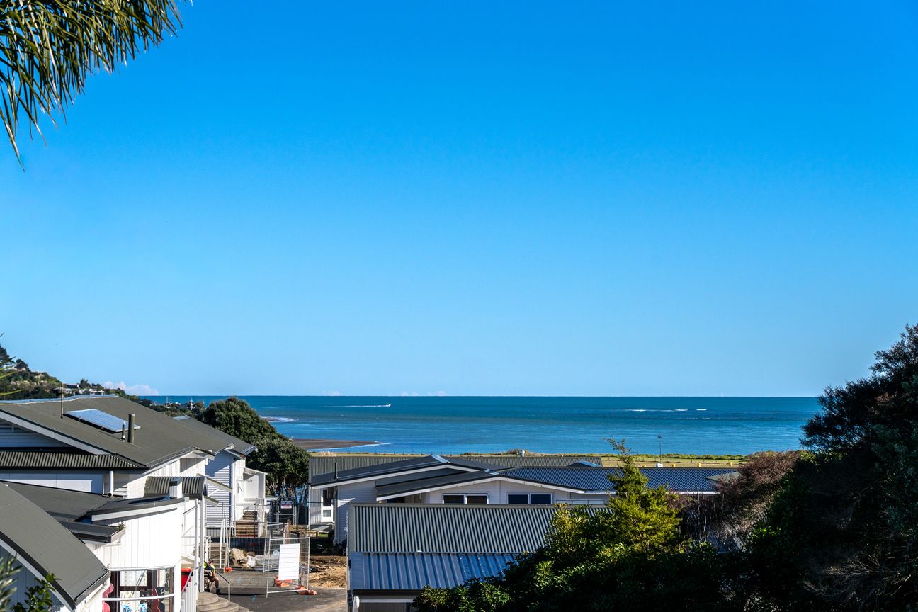 Stunning Water Views & A Beautiful Setting - Aanzicht 4