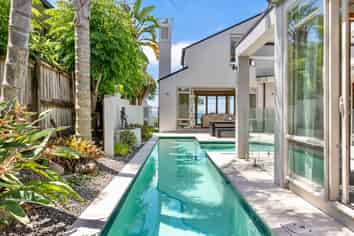 32 Cliff Road, Torbay