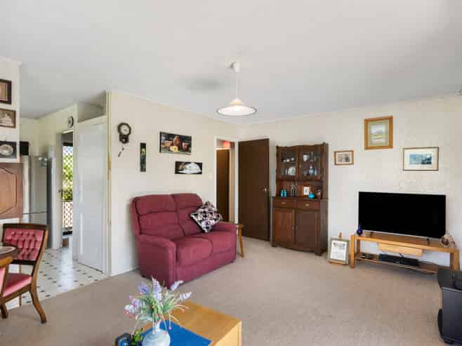 2/4 Dalwhinnie Parade, Highland Park