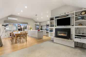 2/33 Ronaki Road, Mission Bay