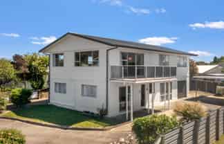 10 Cornwall Place, Stoke