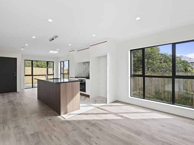 2/543 Massey Road, Mangere