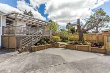 27 Strong Street, Saint Johns