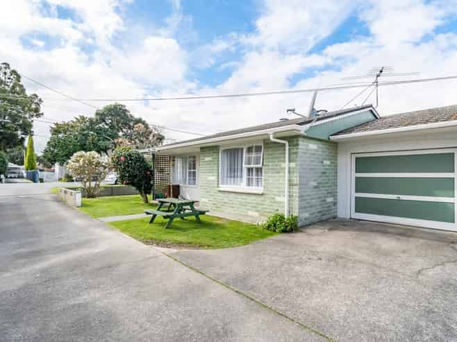 44 Epuni Street, Belmont