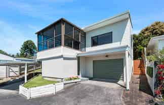 9A Stephen Lysnar Place, Hillsborough