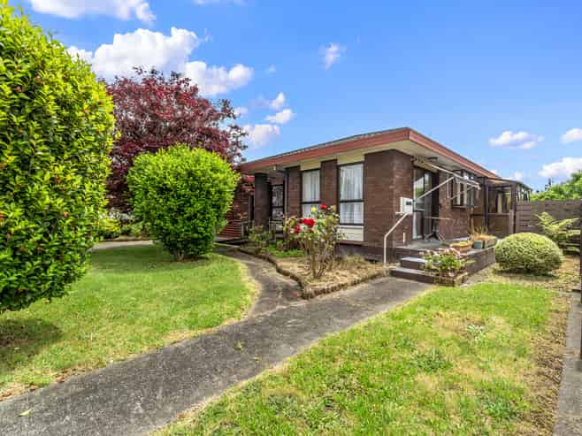 12 Jasmine Avenue, Dinsdale