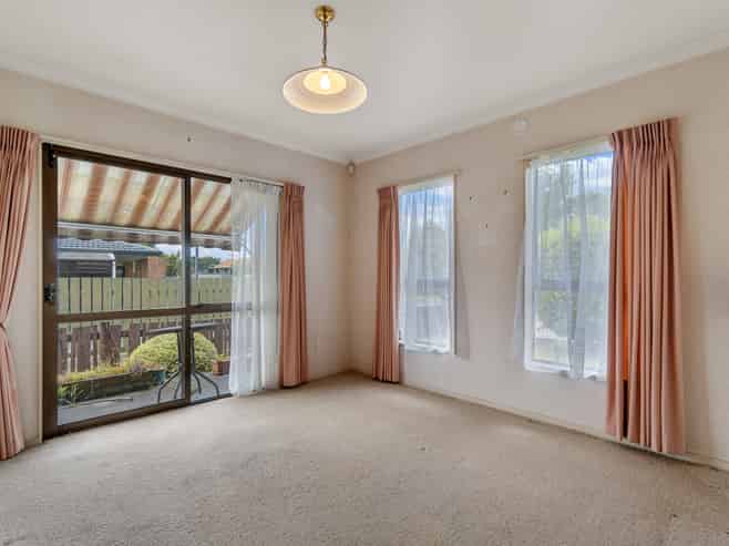 12 Jasmine Avenue, Dinsdale