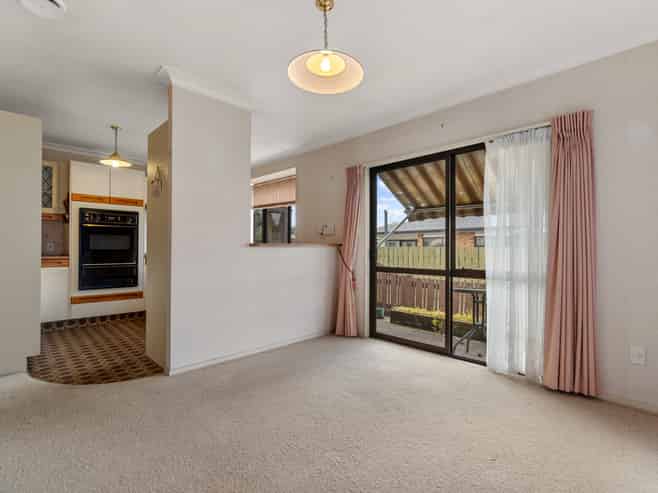 12 Jasmine Avenue, Dinsdale