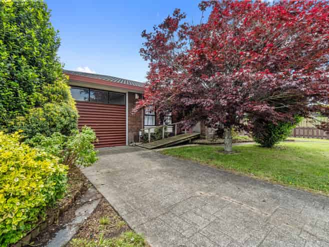 12 Jasmine Avenue, Dinsdale