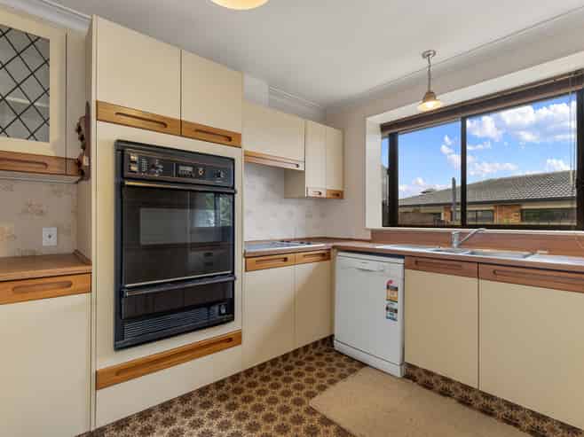 12 Jasmine Avenue, Dinsdale