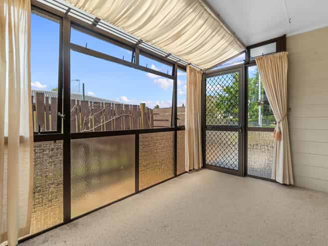 12 Jasmine Avenue, Dinsdale