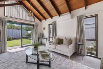 2/104 Trafalgar Street, Saint Albans