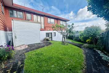 1/591A East Coast Road, Pinehill