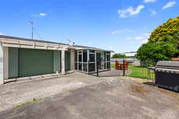 33B  Carisbrooke Street , Katikati