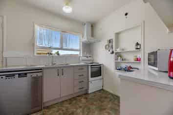 33B  Carisbrooke Street , Katikati