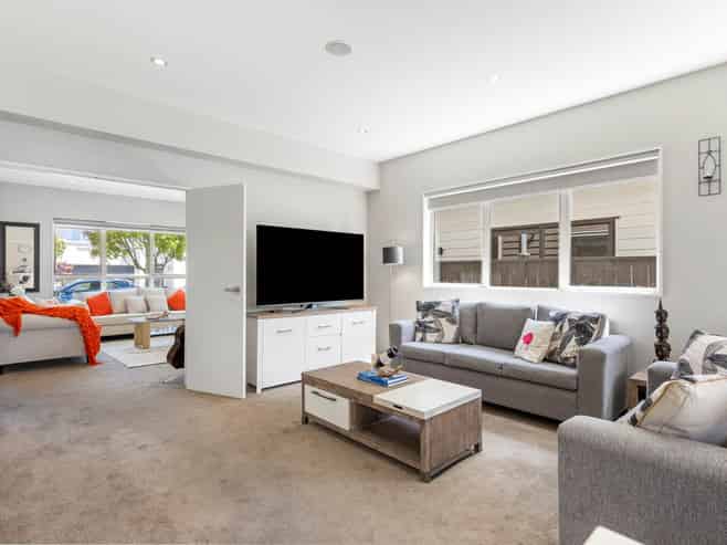 10 Rosewell Crescent, Flat Bush