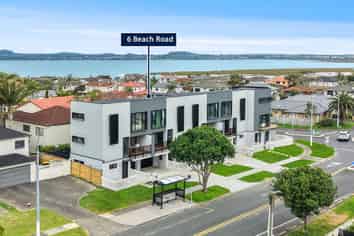 6 Beach Road, Te Atatu Peninsula