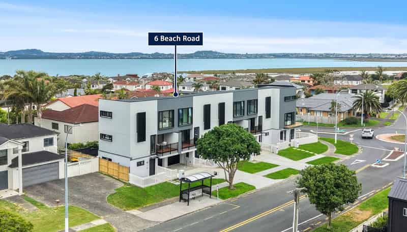 6 Beach Road, Te Atatu Peninsula