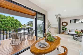 6 Beach Road, Te Atatu Peninsula