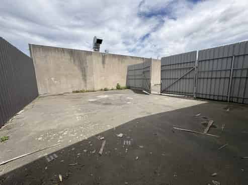 Affordable warehouse with secure yard