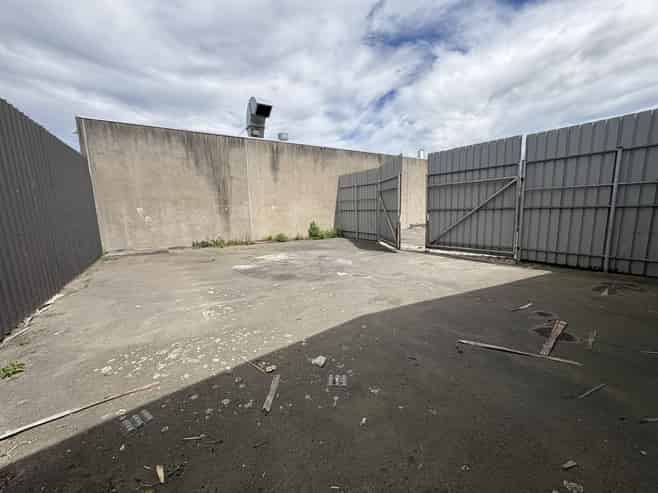 Affordable warehouse with secure yard