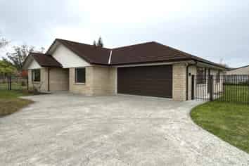 27 Carrington Drive, Carterton
