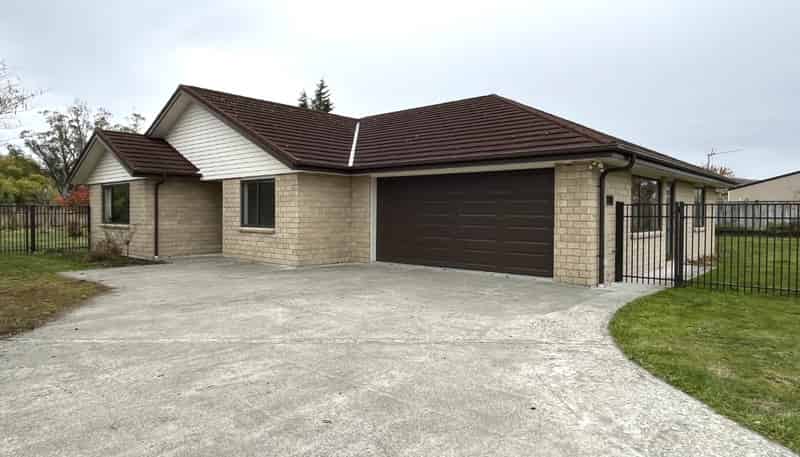 27 Carrington Drive, Carterton