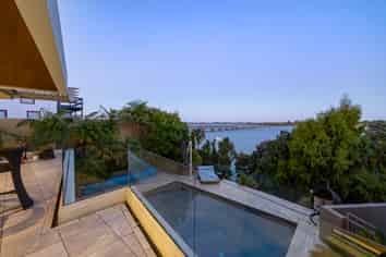 1/14 First Avenue, Avenues