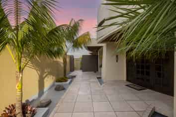 1/14 First Avenue, Avenues