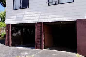 2/8 Quiet Street, Te Atatu South