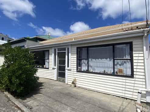 43 Hall Street, Newtown